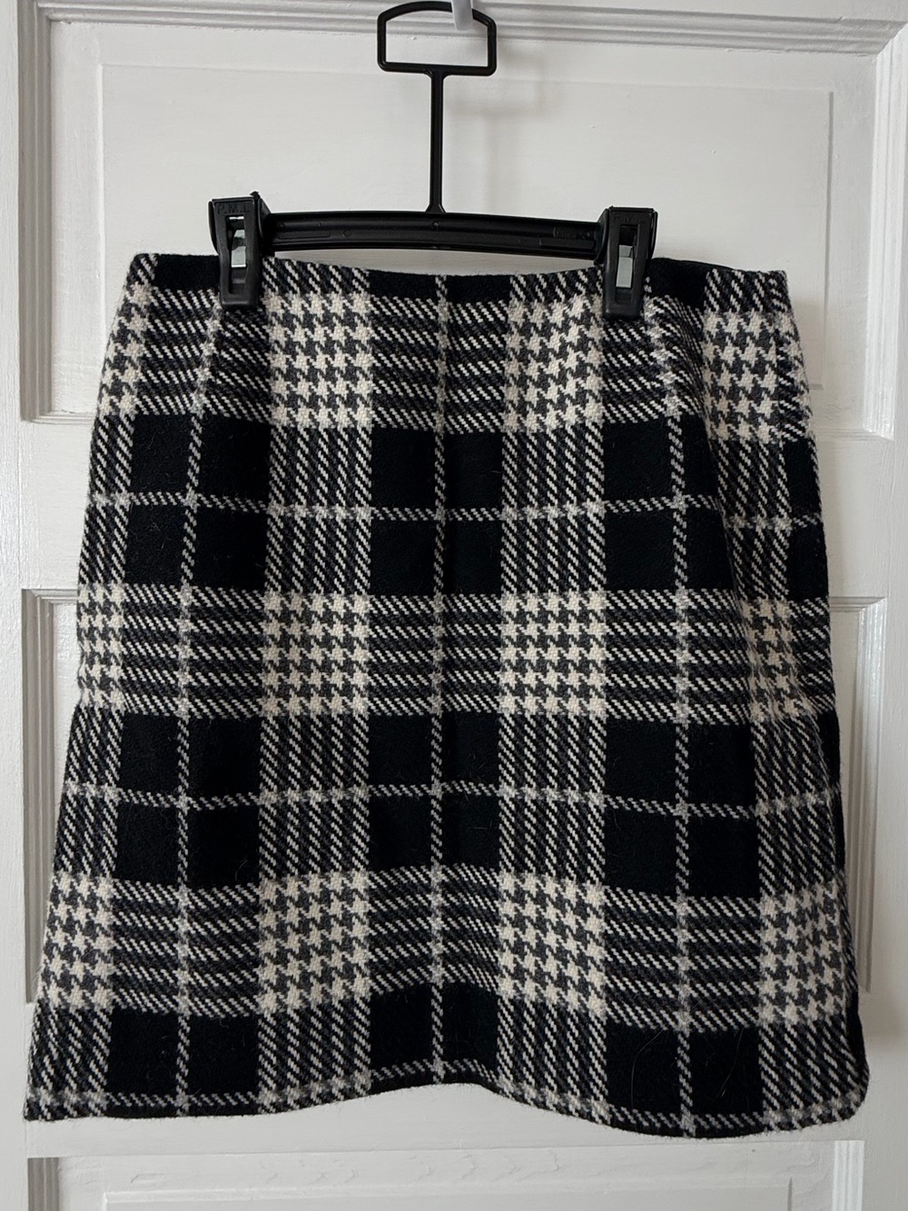 Eddie Bauer Black White Wool Plaid Tartan Mini Skirt Size 10 Lined Classic Warm
